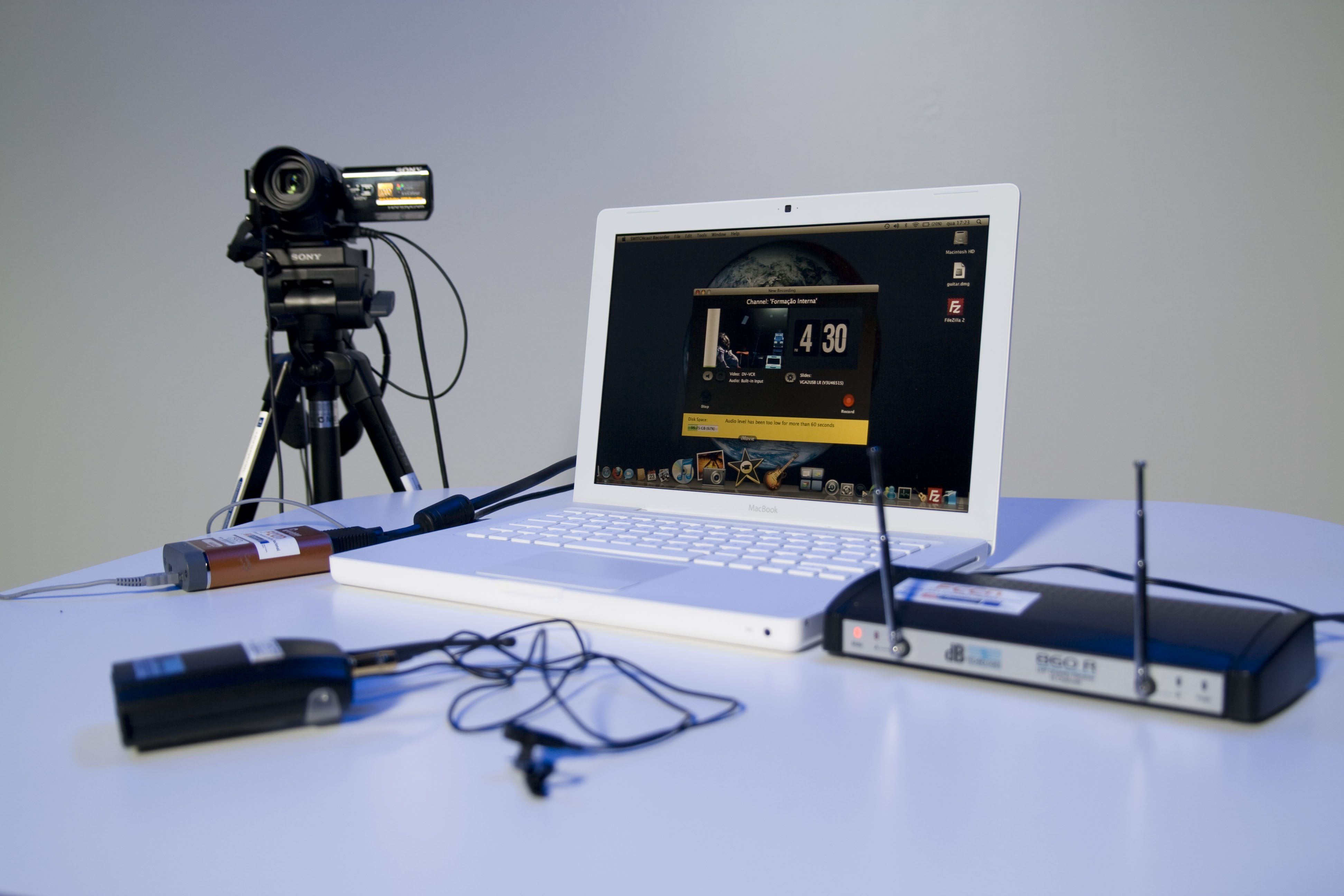 Equipamento_Educast